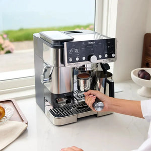NINJA | Coffee Maker | ES701EU Luxe Café Pro | Pump pressure 9 bar | Built-in milk frother | Ground | 1650 W | Black/Stainless Steel
