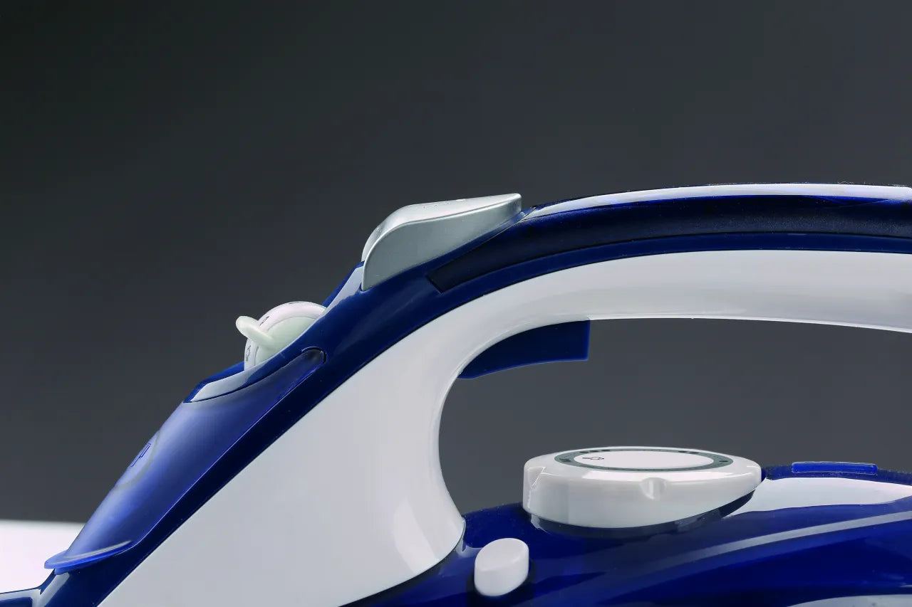 Gorenje | Steam Iron | SIH2600BLC | Steam Iron | 2600 W | Water tank capacity 350 ml | Continuous steam 30 g/min | Steam boost performance 95 g/min | Blue/White